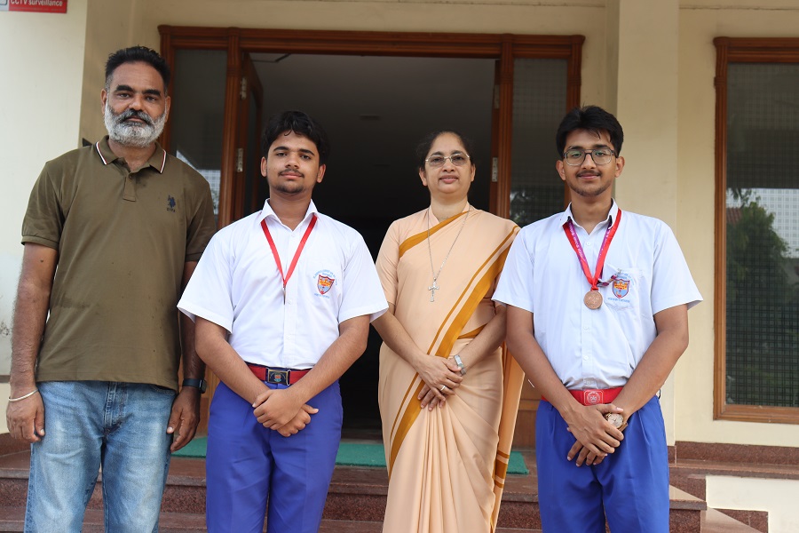 3RD POSITION AND A BRONZE MEDAL AT THE DISTRICT LEVEL CRICKET TOURNAMENT